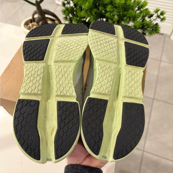 On Running White and Light Green Cloud Sneakers - Picture 8 of 8